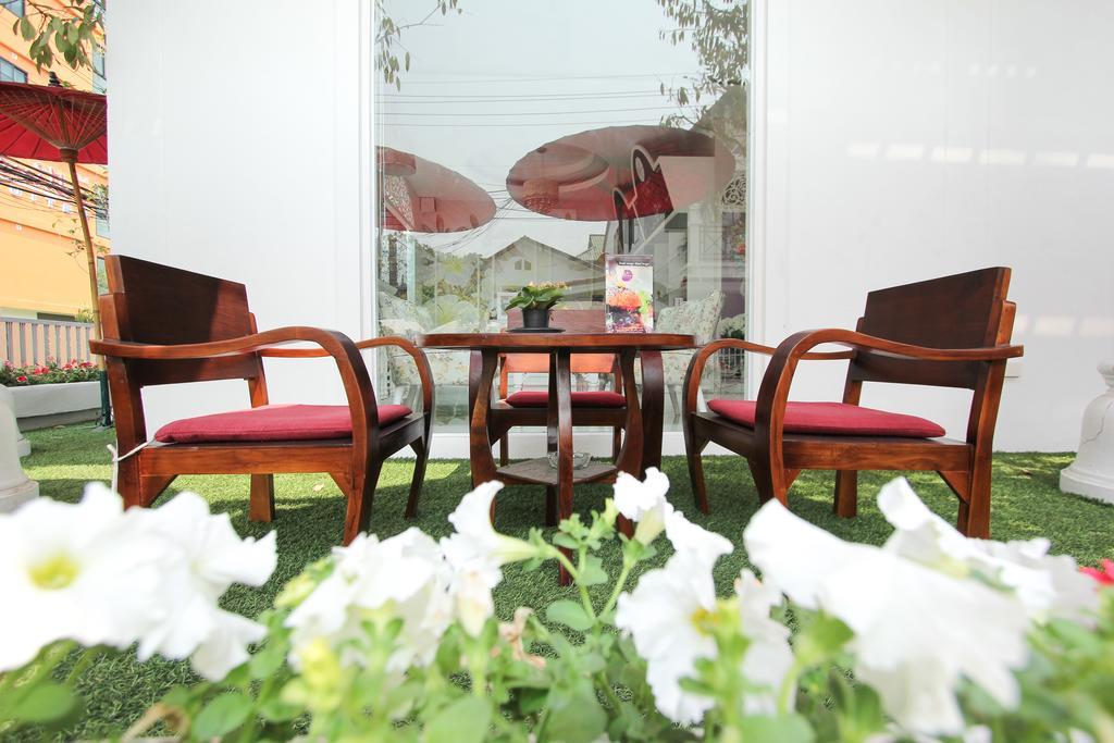 Готель Ratchiangsaen Flora House Чіангмай Екстер'єр фото