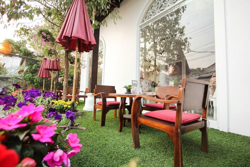 Готель Ratchiangsaen Flora House Чіангмай Екстер'єр фото