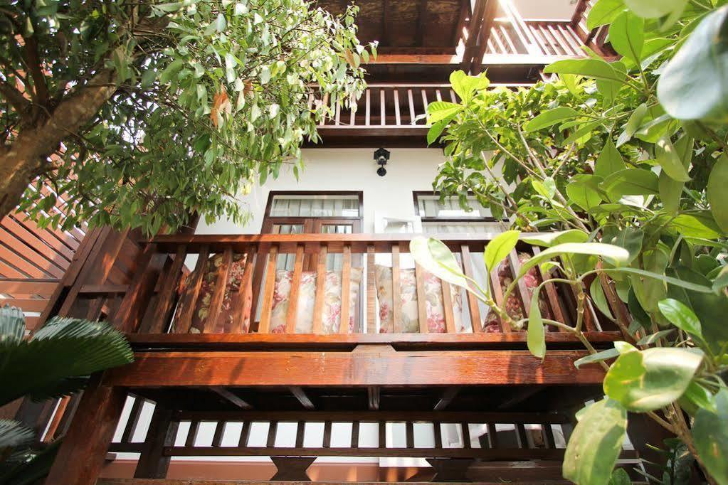 Готель Ratchiangsaen Flora House Чіангмай Екстер'єр фото